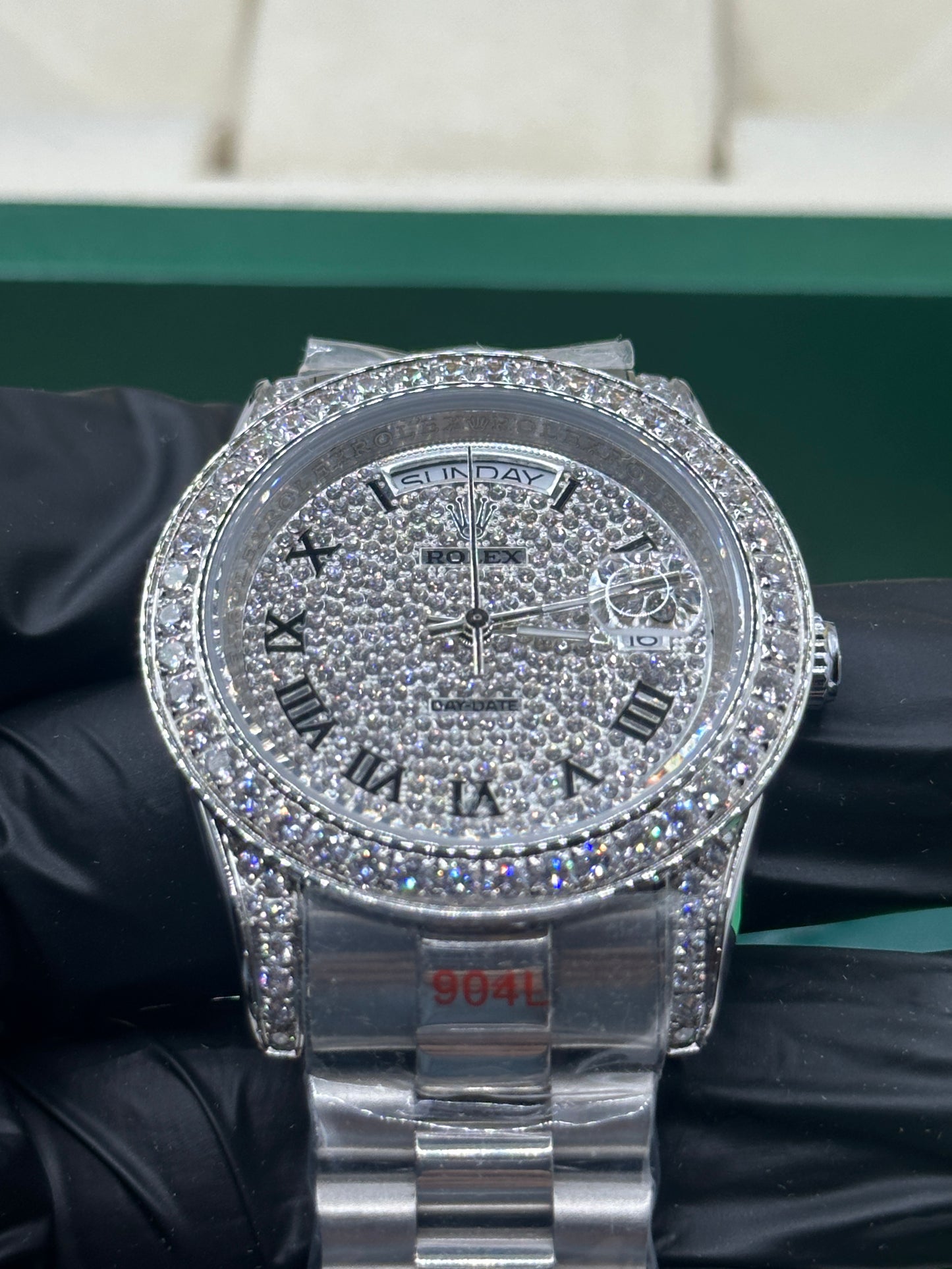 Rolex Day-Date Full Diamond Dial, Bezel and Roman Markers, 40mm White Gold President - U1 FACTORY - AUTOMATIK