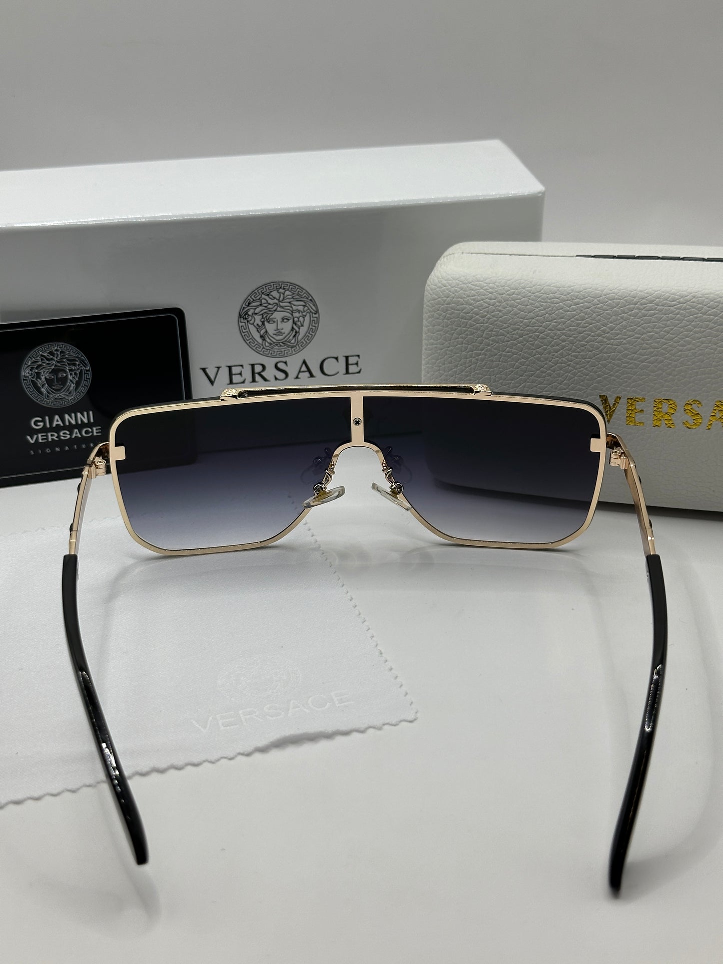 Versace Sonnenbrille in Gold mit Verlaufstönung V3