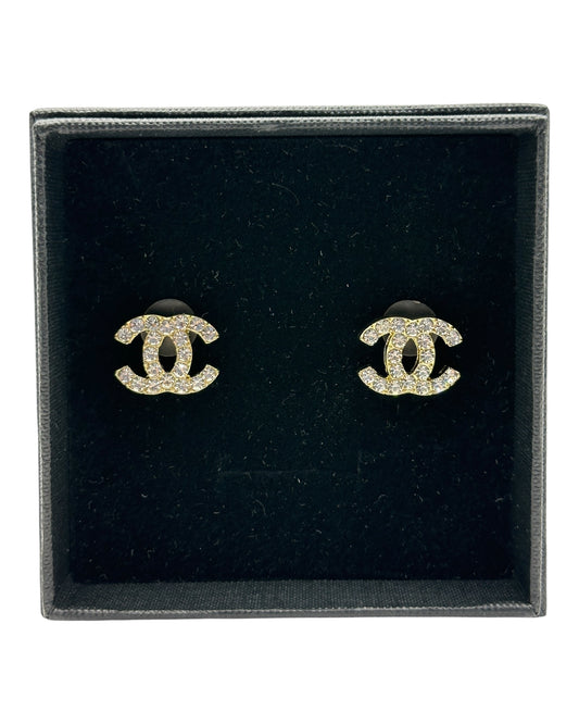 Chanel Logo Ohrringe in Gold mit Diamanten