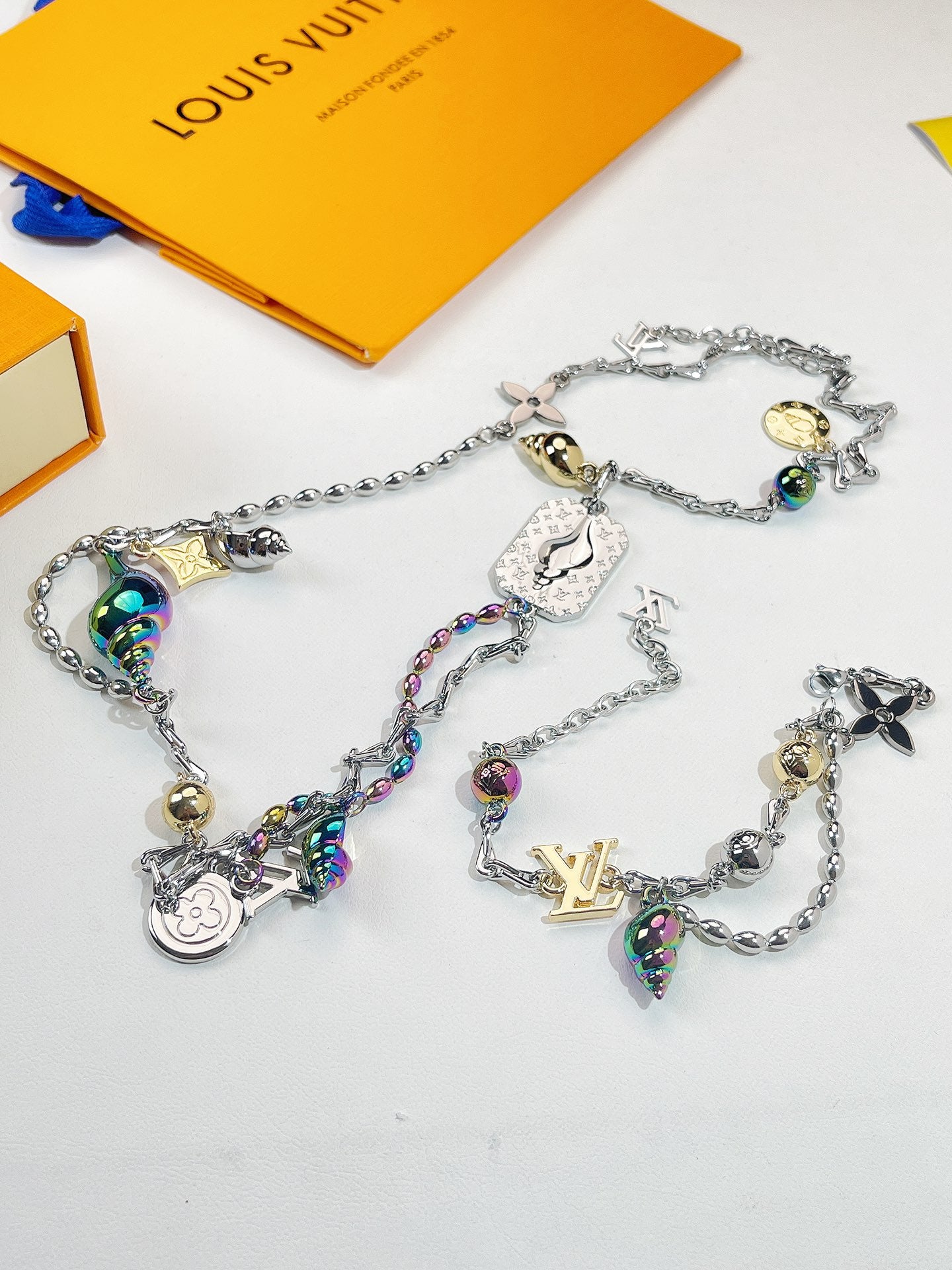 LOUIS VUITTON LV SHELL BRACELET/NECKLACE – Full Set - 1:1 HIGH END