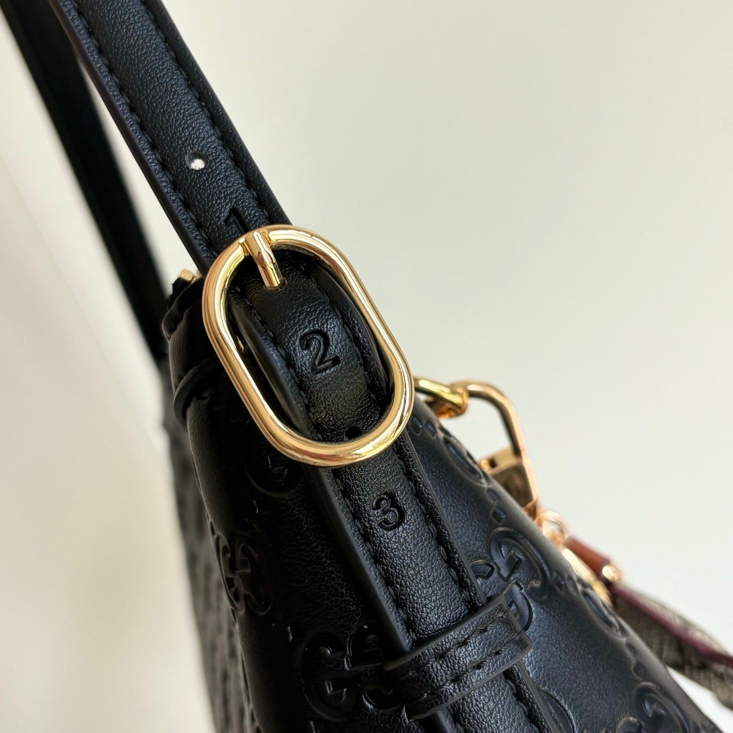 GUCCI SMALL GG EMBLEM SHOULDER - 1:1 HIGH END