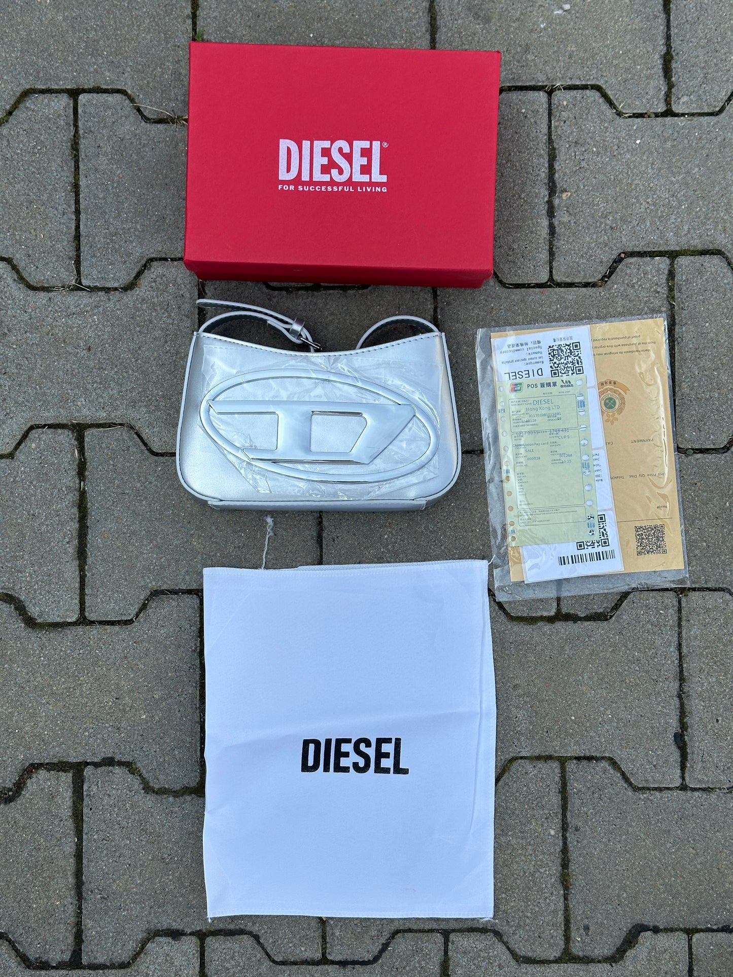 DIESEL HANDTASCHE SILBER MIT OVALEM D-LOGO AUS METALL | 1:1 REPLICA