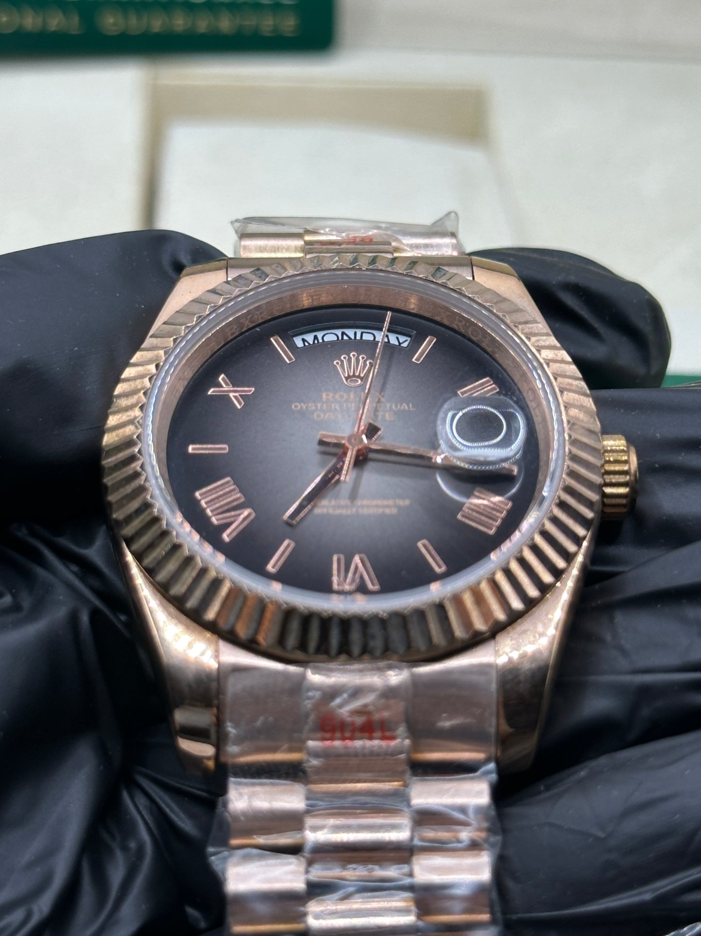 Rolex Day-Date Black Roman Dial, 40mm Yellow Gold President - U1 FACTORY - AUTOMATIK