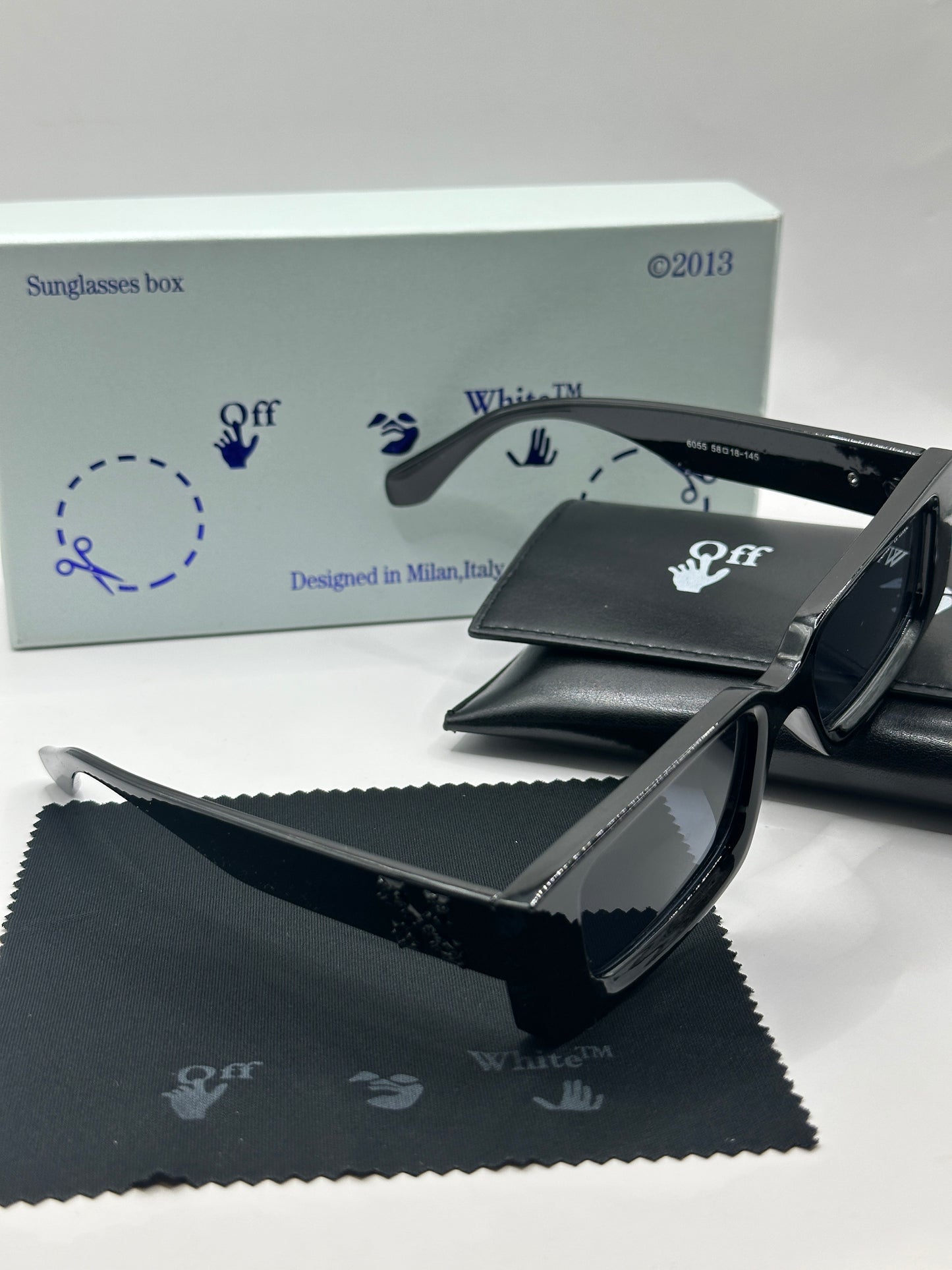 Off White Brille mit schwarze Logo O2