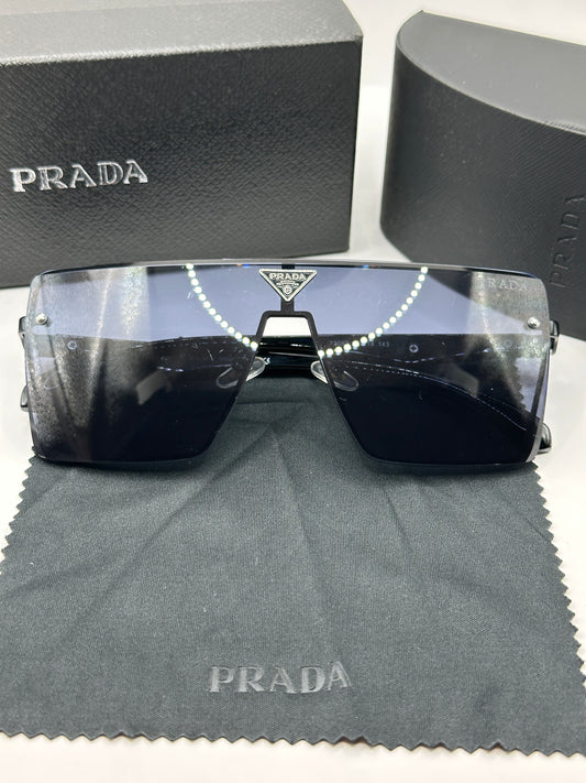 Prada Sonnenbrille in Schwarz mit helle Gläser P3
