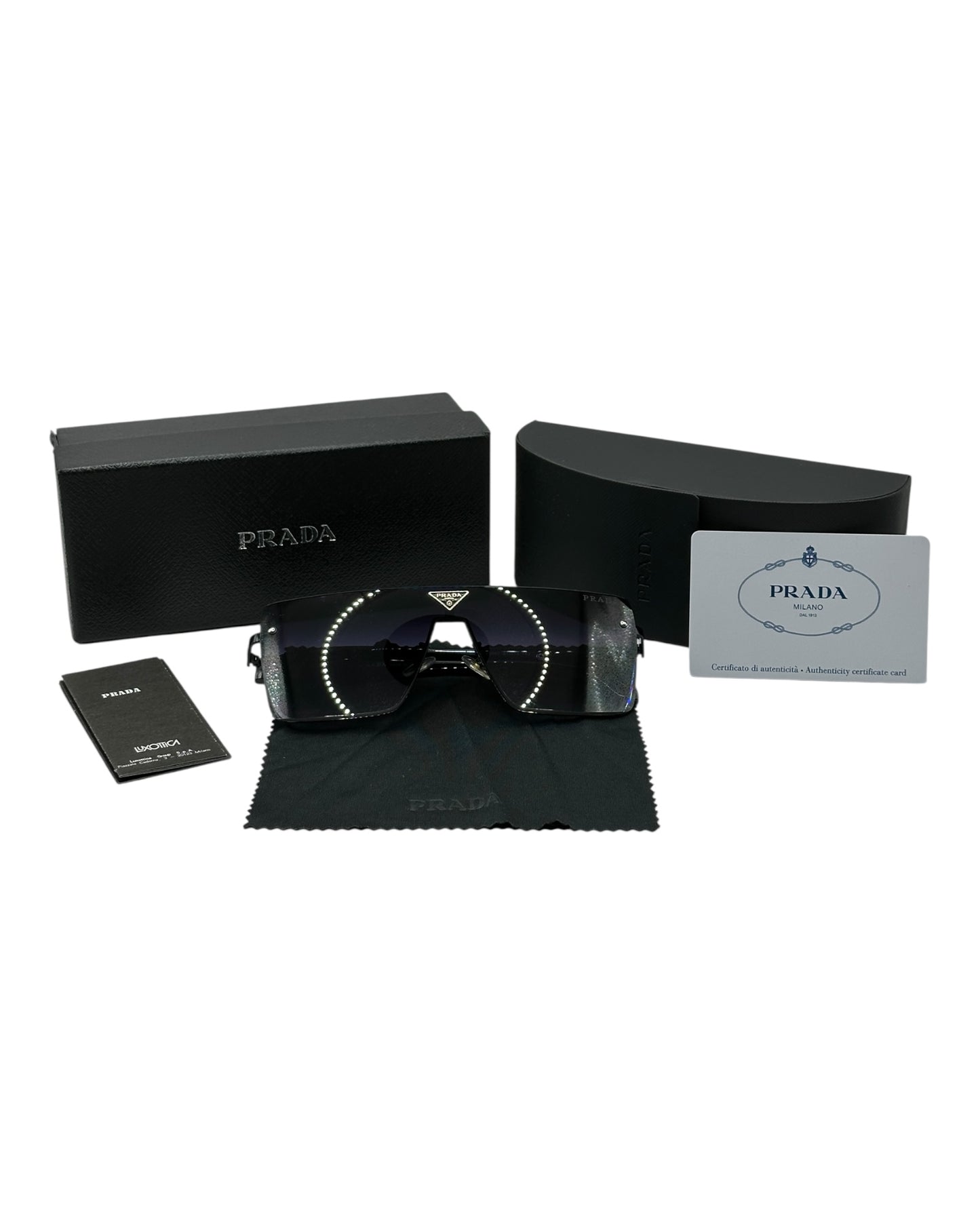 Prada Sonnenbrille in Schwarz mit dunkle Gläser P2