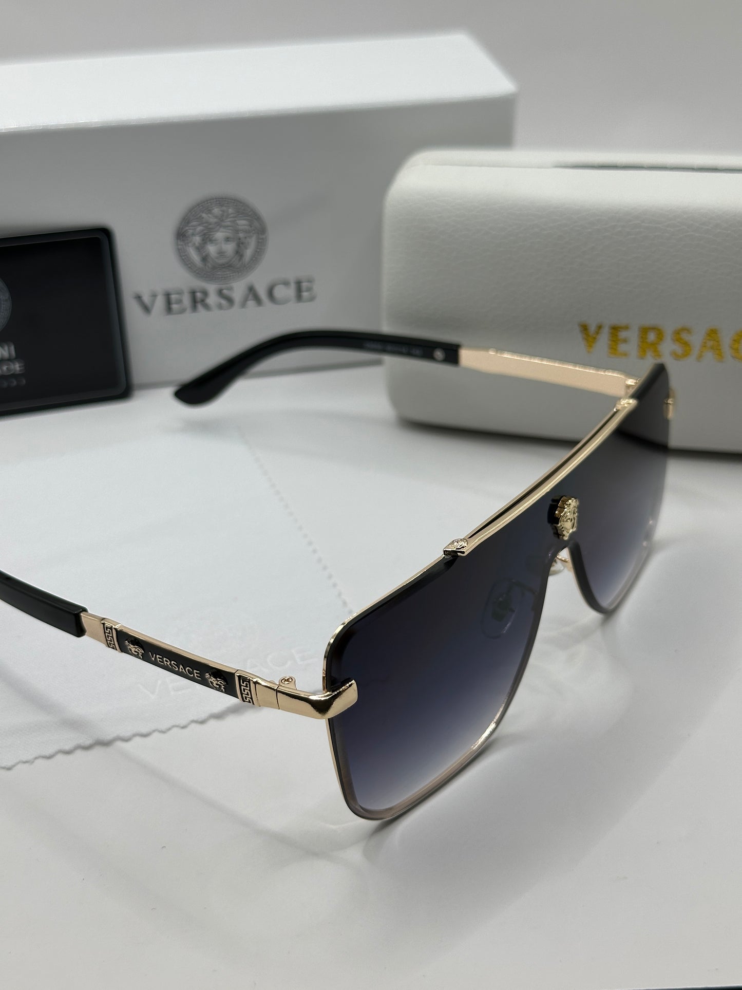 Versace Sonnenbrille in Gold mit Verlaufstönung V3