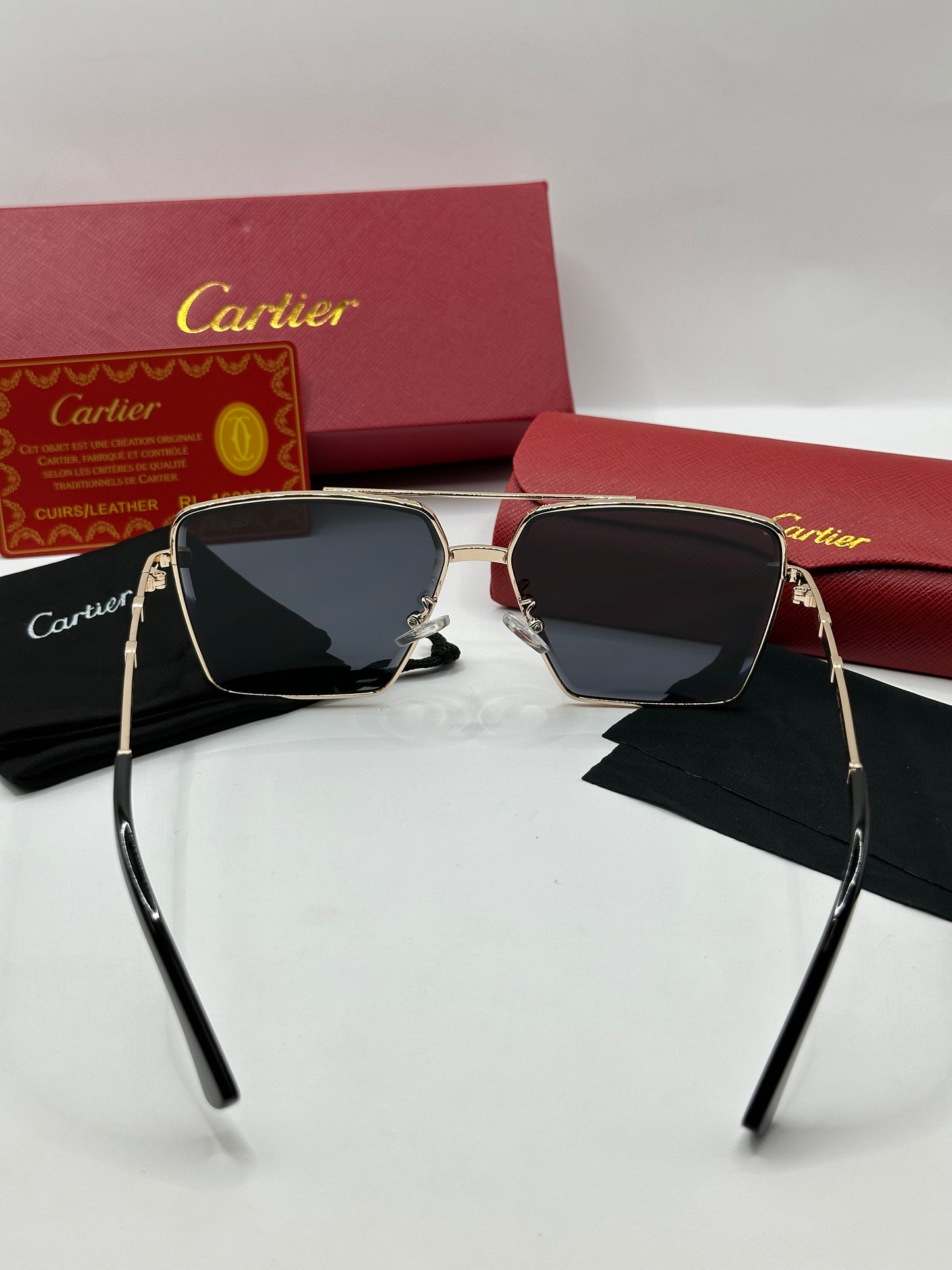 Cartier Sonnenbrille in Roségold mit dunkle Gläser C5