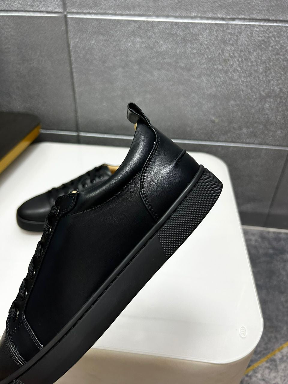 CHRISTIAN LOUBOUTIN - SUPER CLONE - original factory 1:1 - black leather