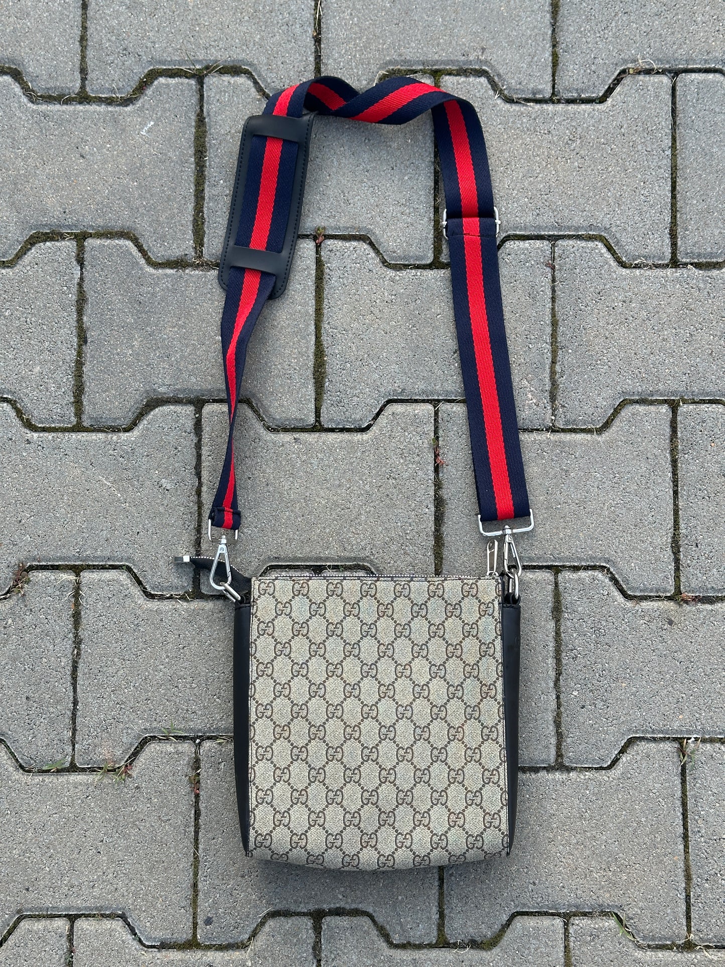 GUCCI UMHÄNGETASCHE MIT GG-MONOGRAMM UND WEB-STRAP | 1:1 REPLICA | PU LEDER