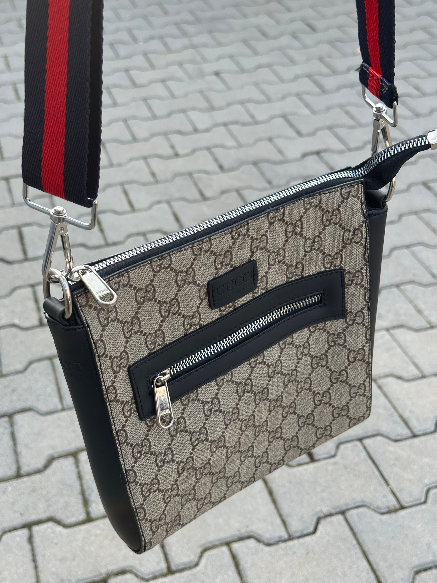 GUCCI UMHÄNGETASCHE MIT GG-MONOGRAMM UND WEB-STRAP | 1:1 REPLICA | PU LEDER