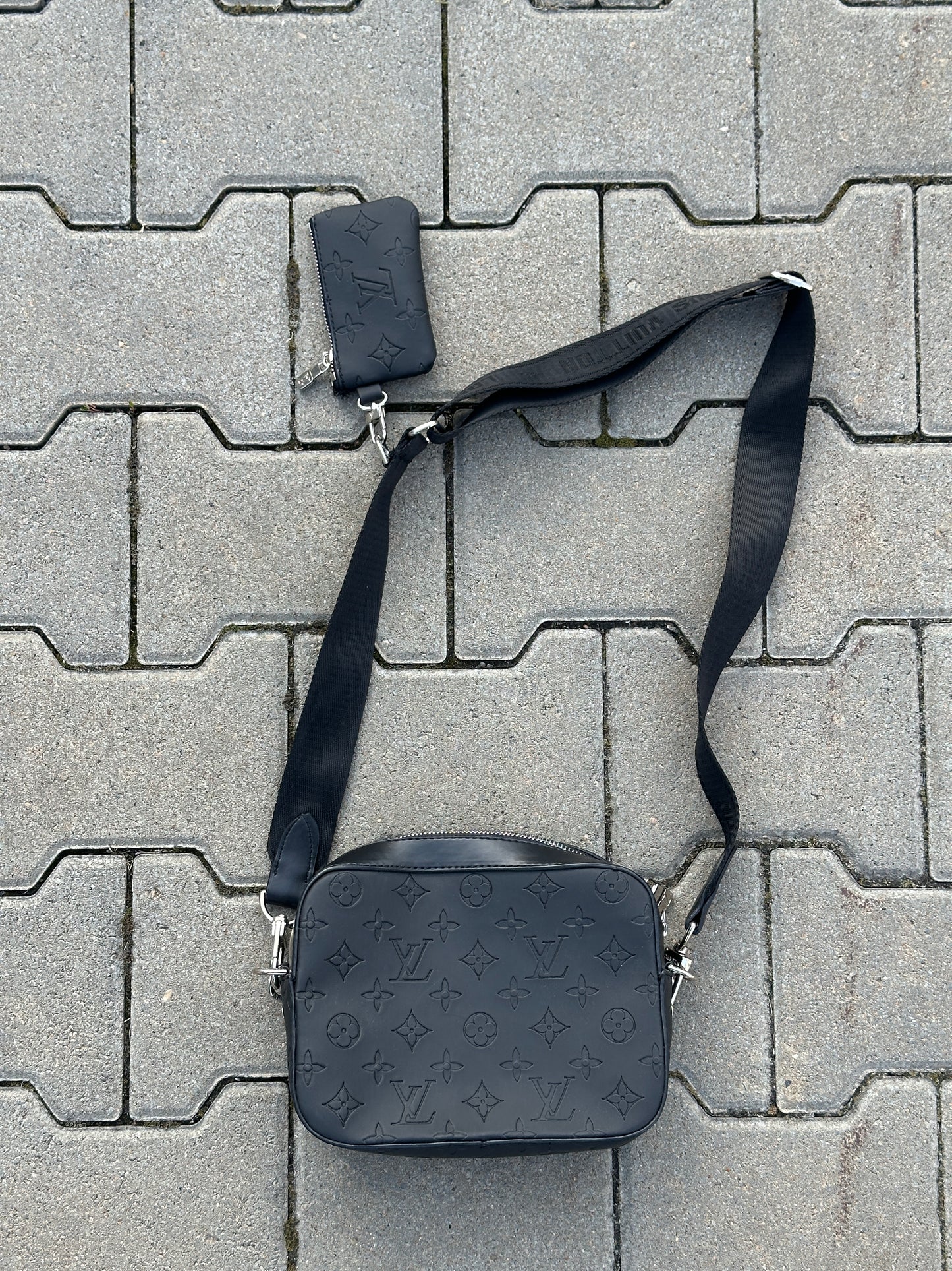 LOUIS VUITTON UMHÄNGETASCHE MONOGRAM IN SCHWARZ MIT POCHETTE 1:1 REPLICA | PU LEDER