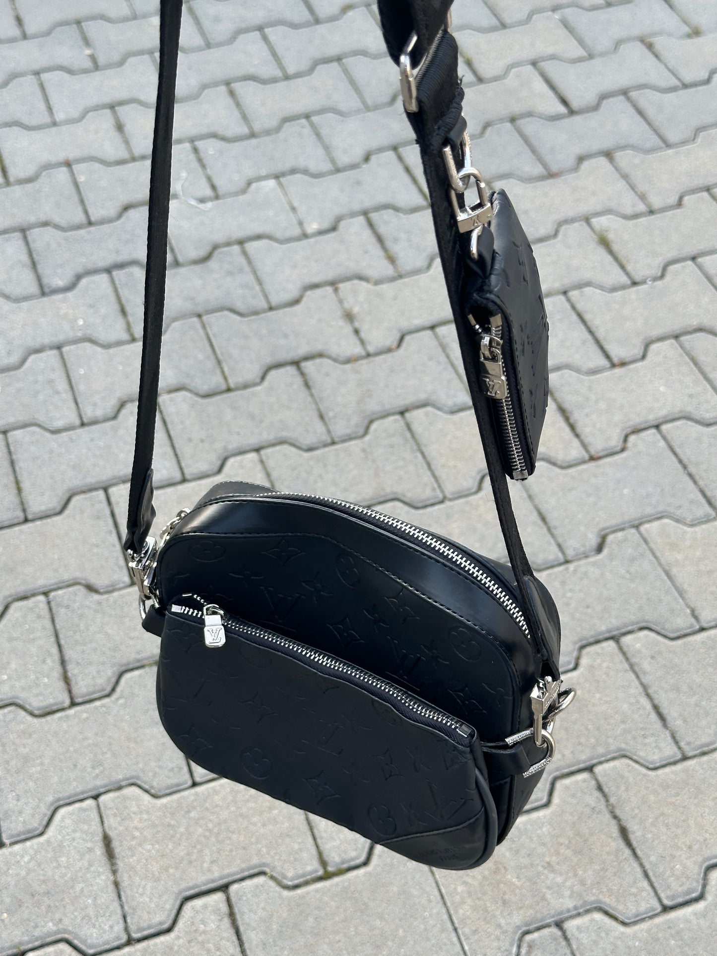 LOUIS VUITTON UMHÄNGETASCHE MONOGRAM IN SCHWARZ MIT POCHETTE 1:1 REPLICA | PU LEDER