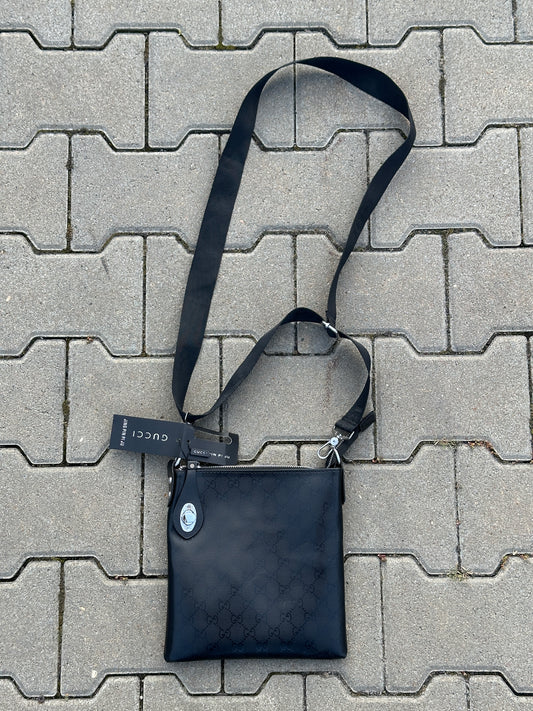 GUCCI UMHÄNGETASCHE IN SCHWARZ MIT GG-MONOGRAMM | 1:1 REPLICA | HIGH END QUALITY