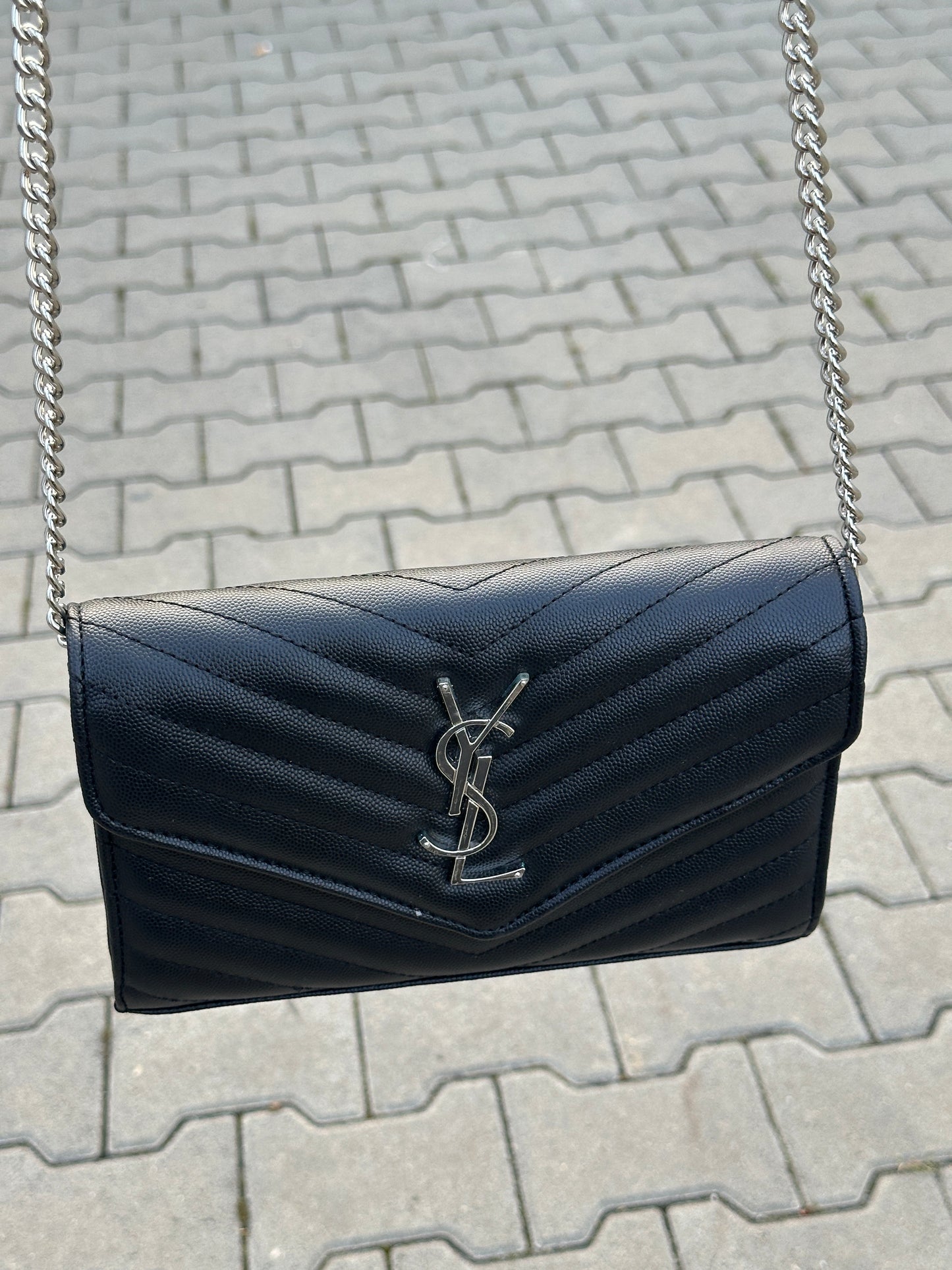 YVES SAINT LAURENT ENVELOPE BAG IN SCHWARZ MIT SILBERNEM LOGO | 1:1 REPLICA