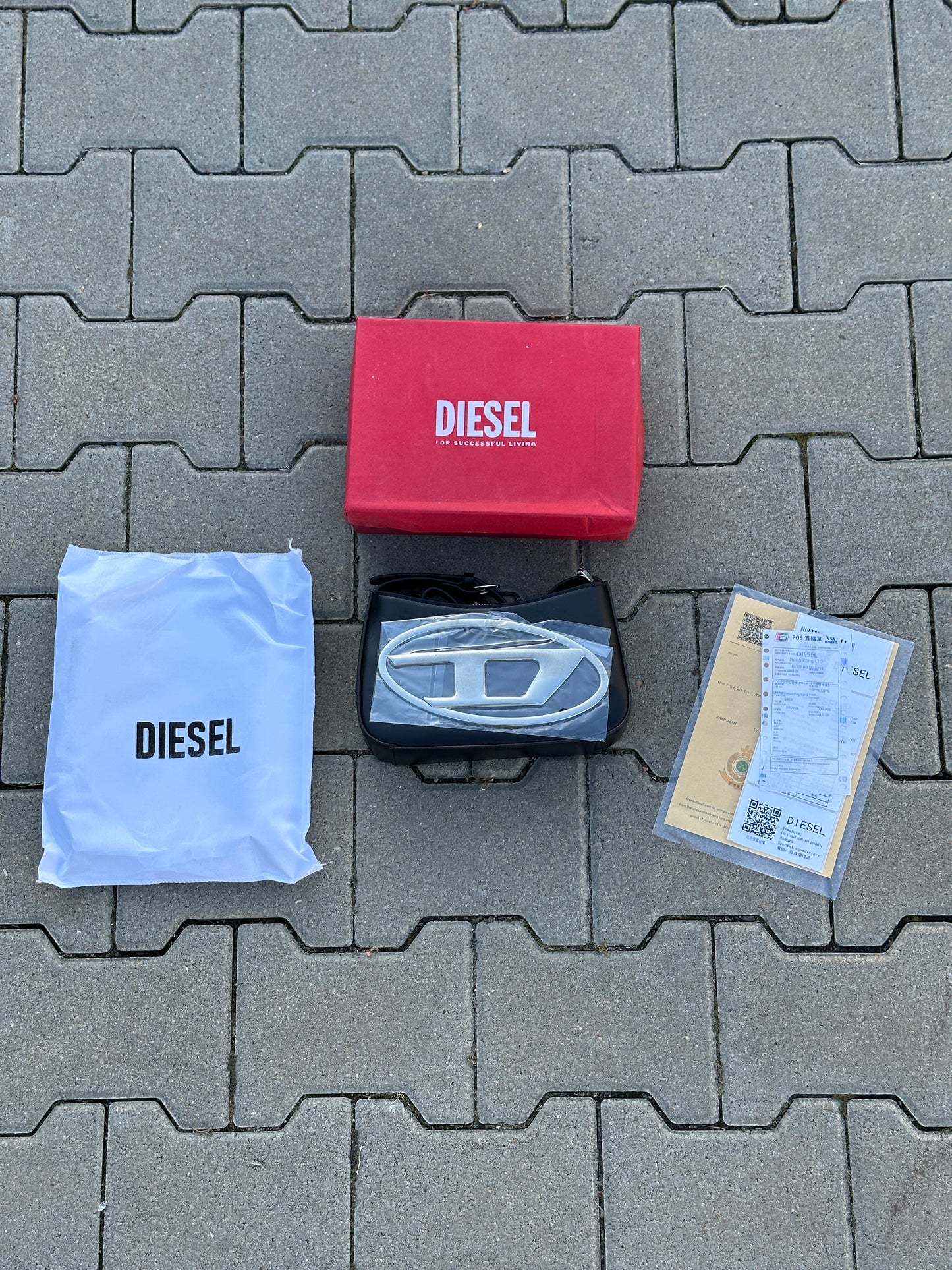 DIESEL HANDTASCHE SCHWARZ MIT OVALEM D-LOGO AUS METALL | 1:1 REPLICA