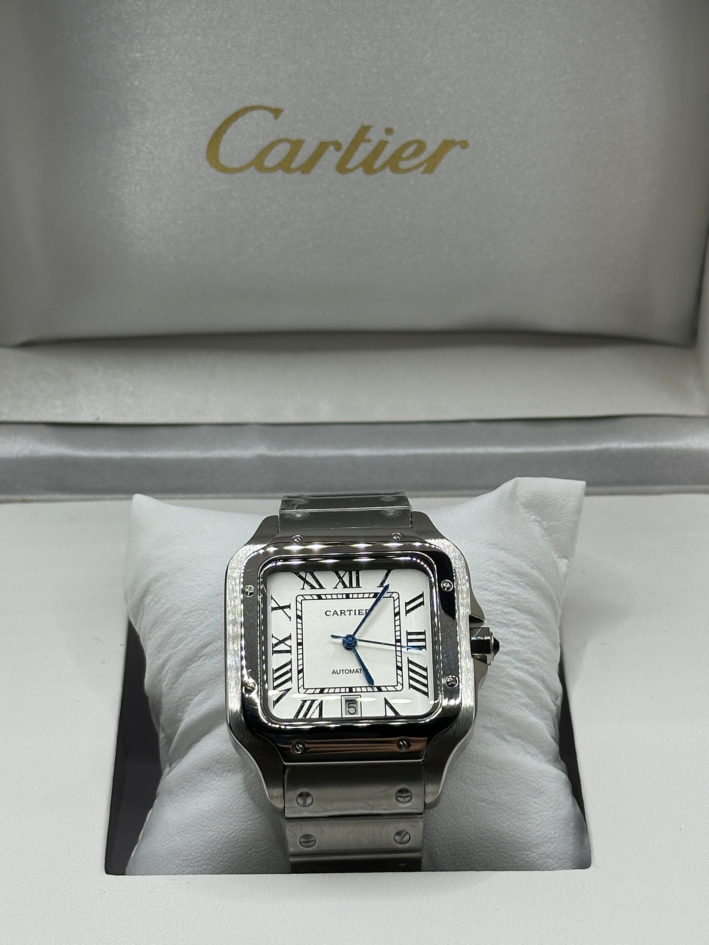 Cartier Santos, 40mm Stahl, weißes Zifferblatt mit römischen Ziffern - Automatik + Box & Papiere