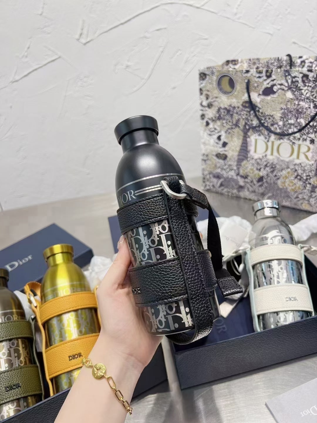 Dior Bottle 500ML (4 Farben) – mit Box (Kopie)