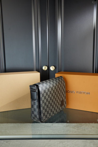 LOUIS VUITTON DISTRICT PM – Full Set  - 1:1 HIGH END