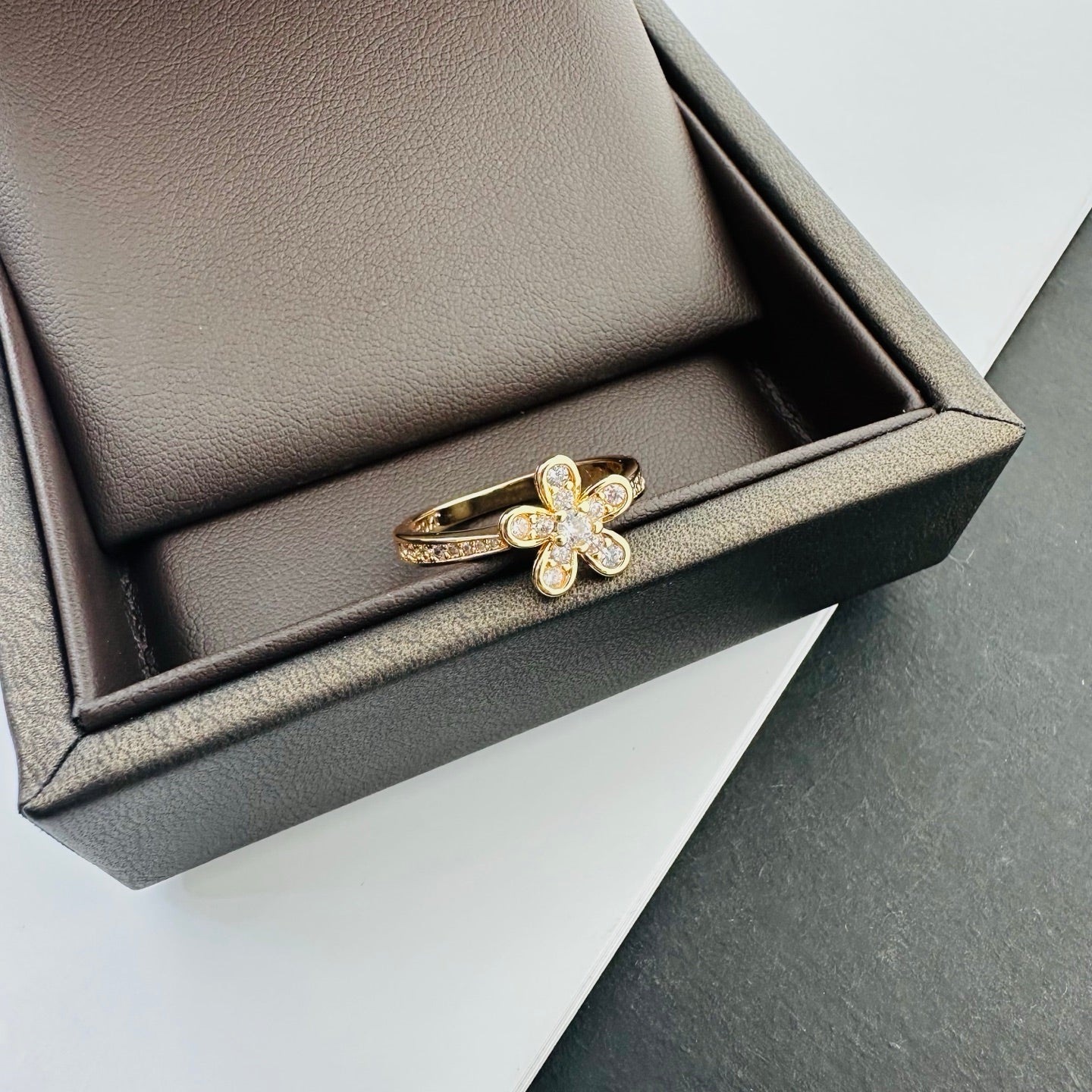VAN CLEEF & ARPELS SWEET ALHAMBRA FLOWER RING – FULL SET – 1:1 HIGH END
