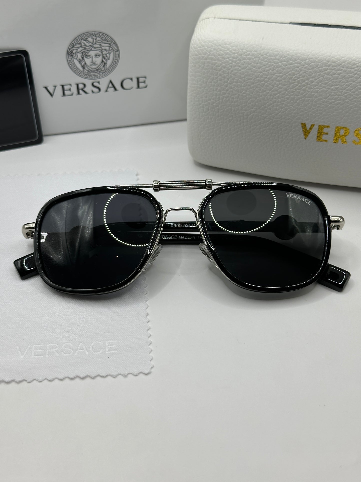 Versace Sonnenbrille in Silber mit dunkle Gläser V1
