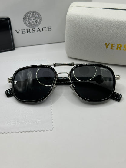 Versace Sonnenbrille in Silber mit dunkle Gläser V1