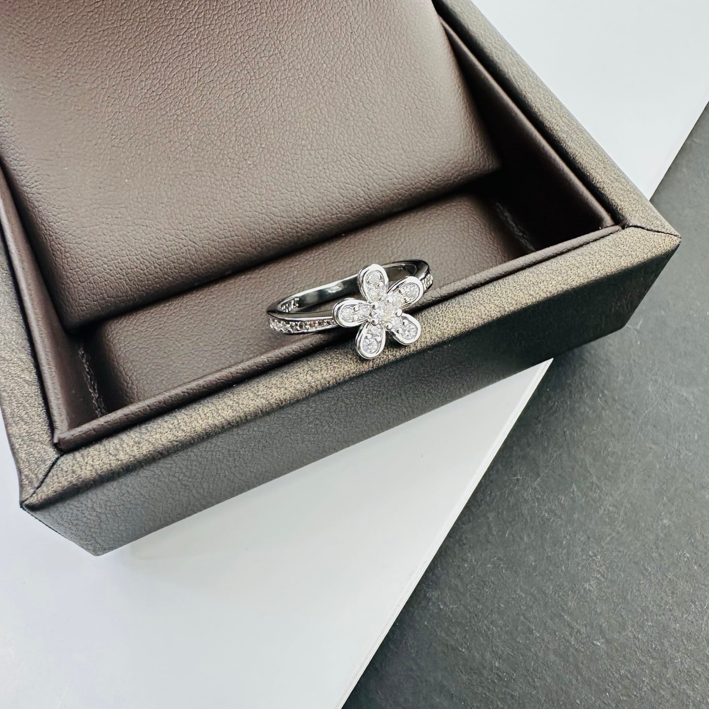 VAN CLEEF & ARPELS SWEET ALHAMBRA FLOWER RING – FULL SET – 1:1 HIGH END