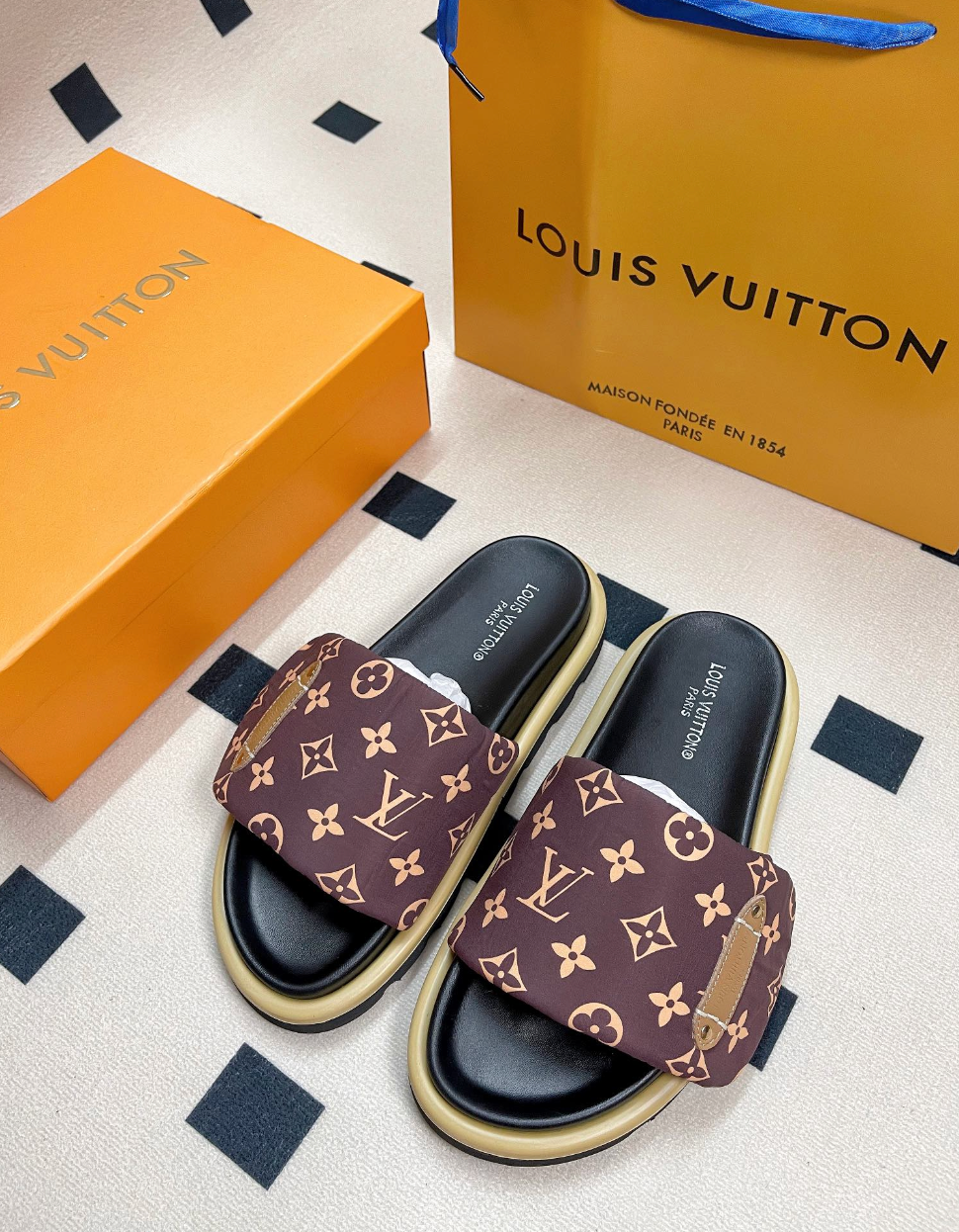 LOUIS VUITTON POOL PILLOW SANDALS – FULL SET – 1:1 HIGH END
