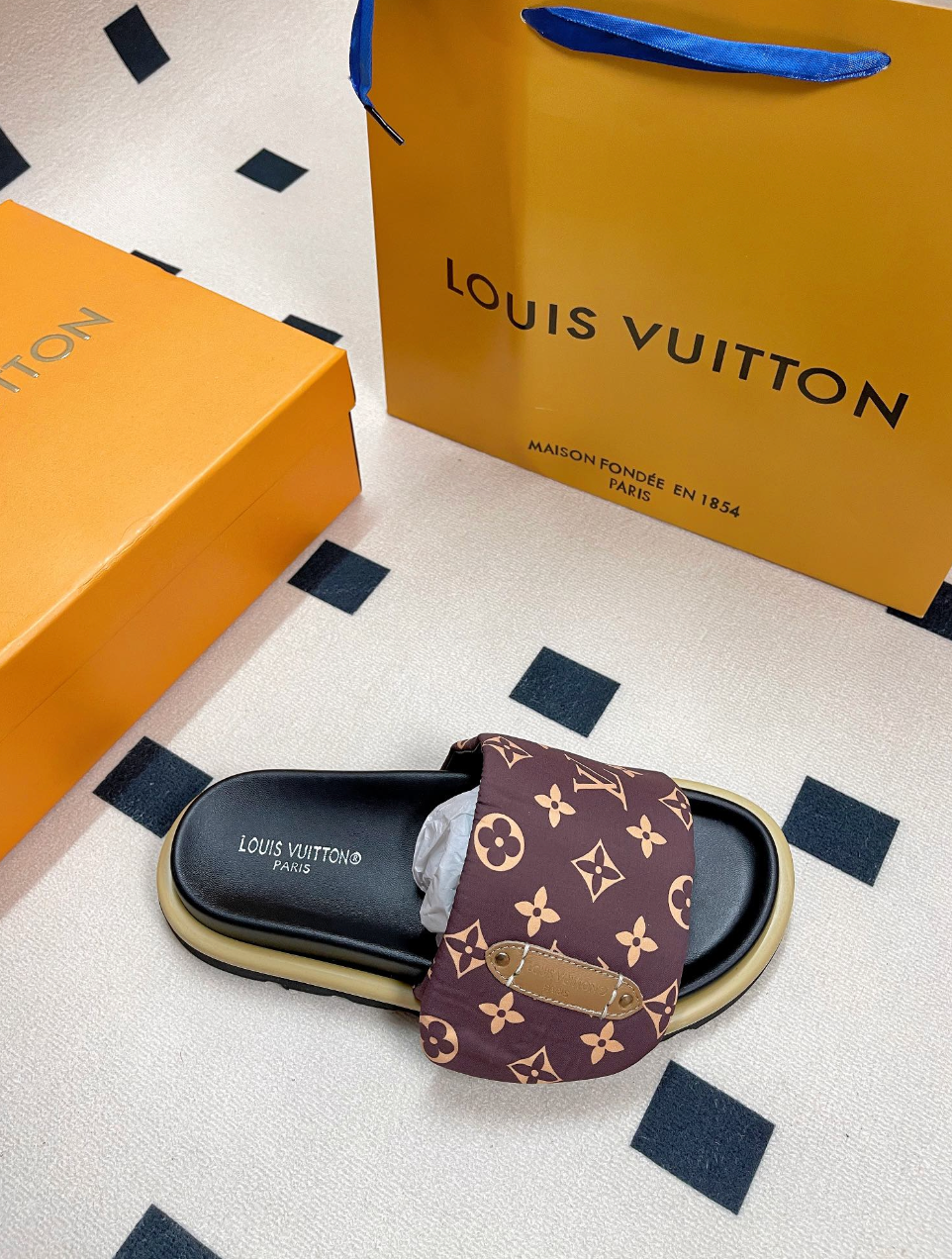 LOUIS VUITTON POOL PILLOW SANDALS – FULL SET – 1:1 HIGH END