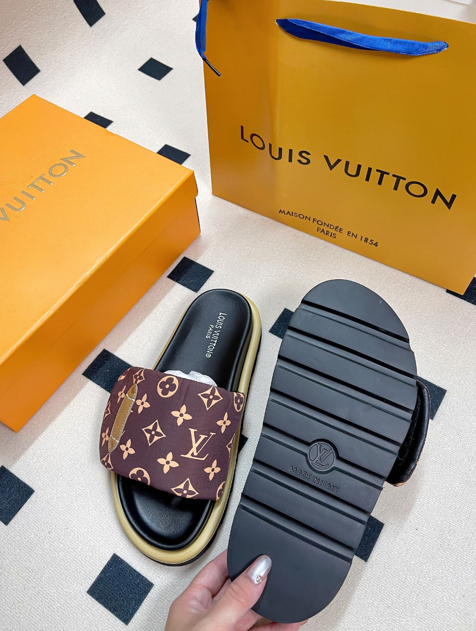 LOUIS VUITTON POOL PILLOW SANDALS – FULL SET – 1:1 HIGH END