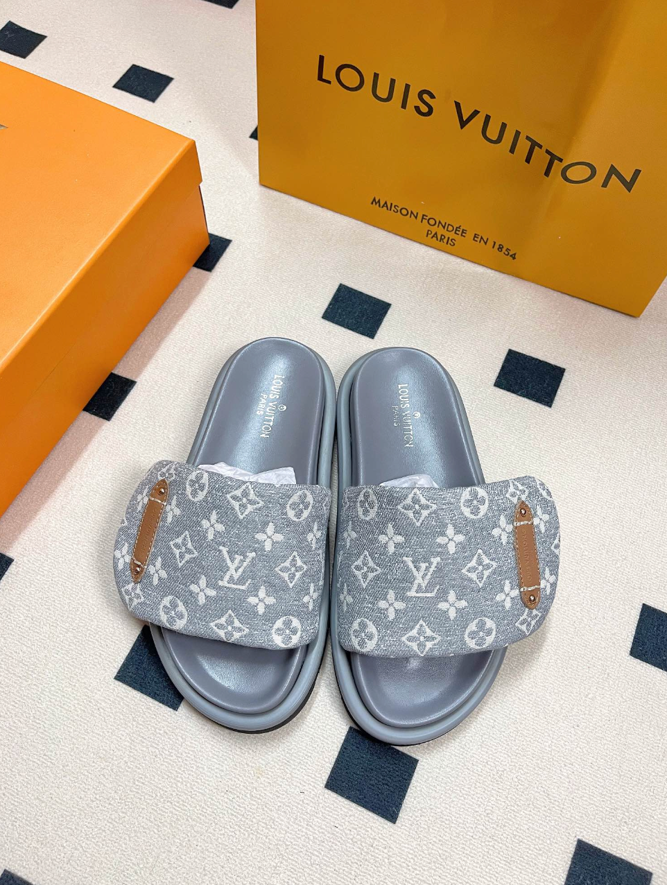 LOUIS VUITTON POOL PILLOW SANDALS – FULL SET – 1:1 HIGH END