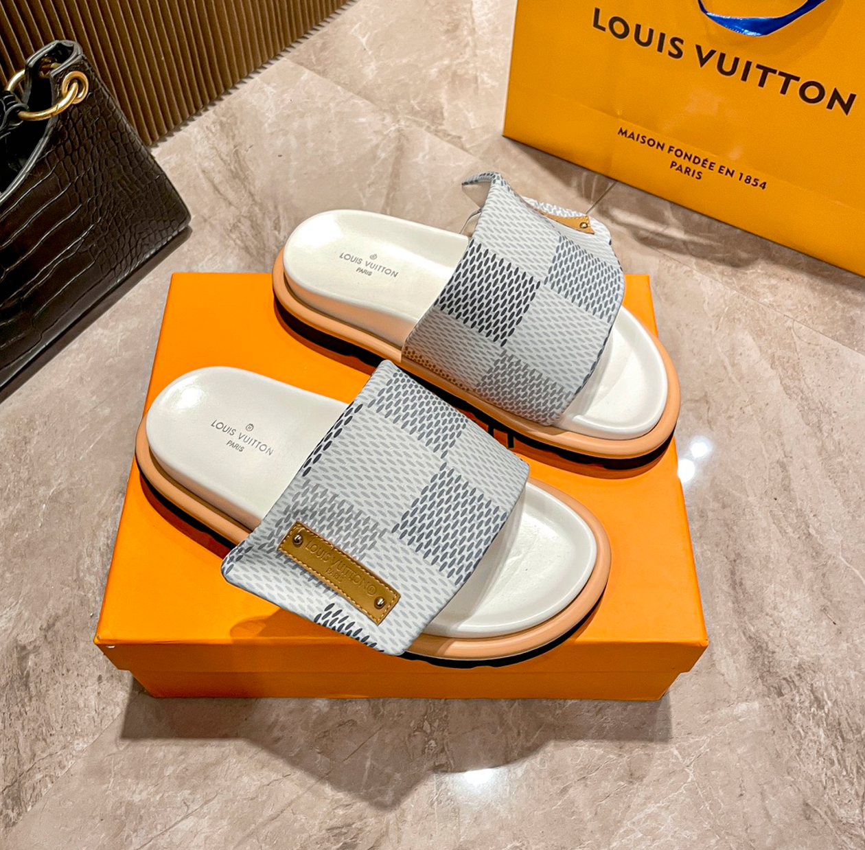 LOUIS VUITTON POOL PILLOW COMFORT DAMIER SANDALS – FULL SET – 1:1 HIGH END