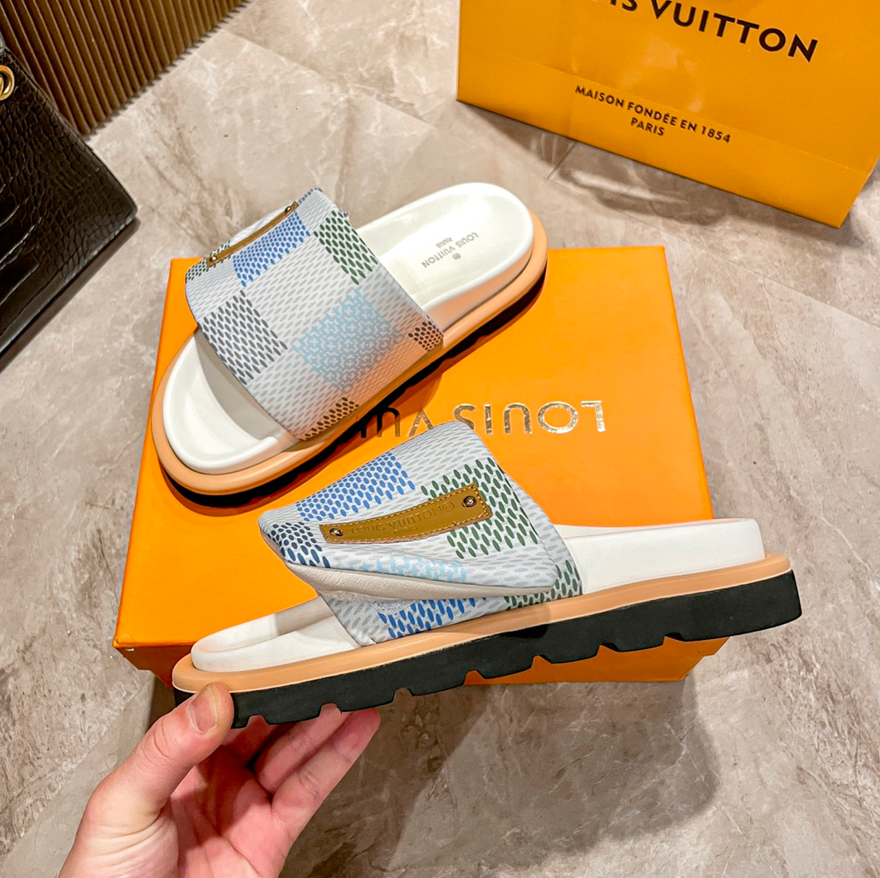 LOUIS VUITTON POOL PILLOW COMFORT DAMIER SANDALS – FULL SET – 1:1 HIGH END