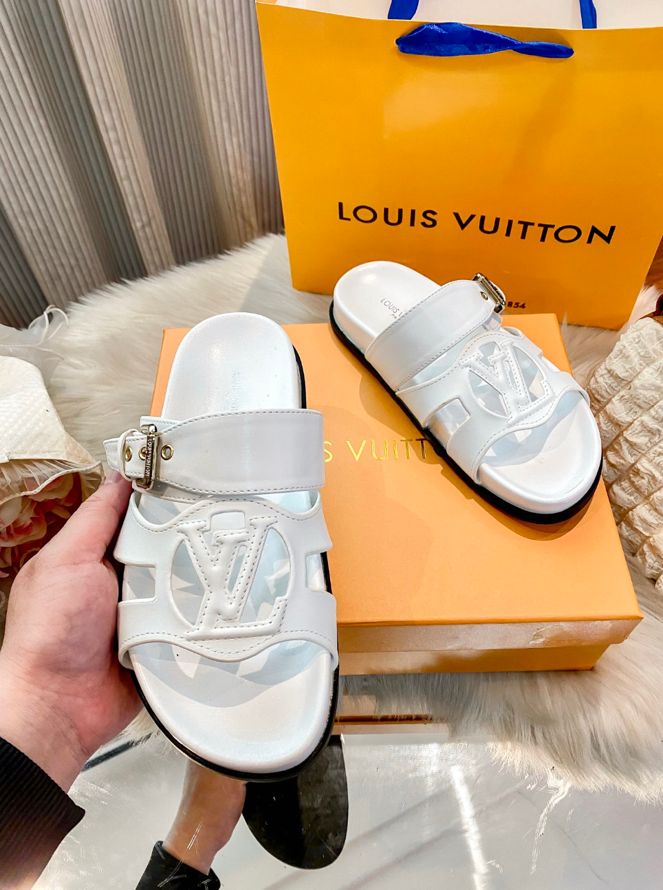 LOUIS VUITTON LV ISOLA COMFORT FLAT SANDALS – FULL SET – 1:1 HIGH END