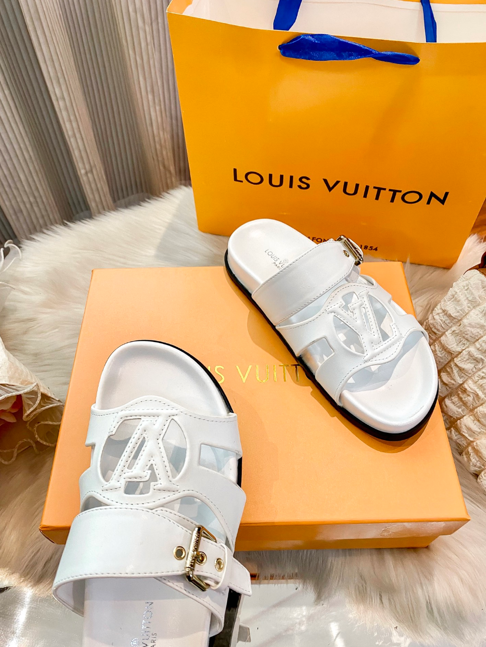 LOUIS VUITTON LV ISOLA COMFORT FLAT SANDALS – FULL SET – 1:1 HIGH END