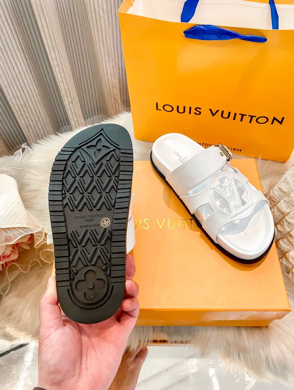 LOUIS VUITTON LV ISOLA COMFORT FLAT SANDALS – FULL SET – 1:1 HIGH END