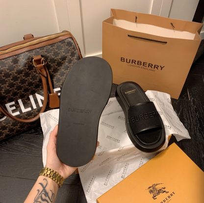 BURBERRY LOGO SLIDE SANDALS – EMBROIDERED LOGO – FULL SET – 1:1 HIGH END
