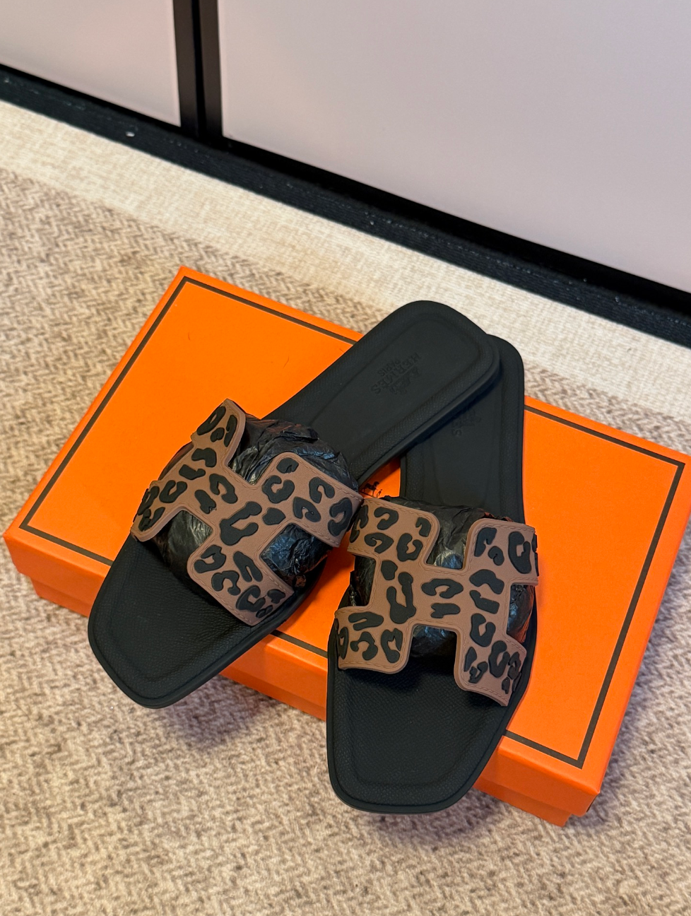 HERMÈS ORAN LEOPARD SLIDE SANDALS –  ICONIC H CUT-OUT – FULL SET – 1:1 HIGH END