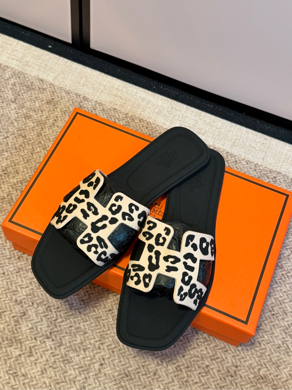 HERMÈS ORAN LEOPARD SLIDE SANDALS –  ICONIC H CUT-OUT – FULL SET – 1:1 HIGH END