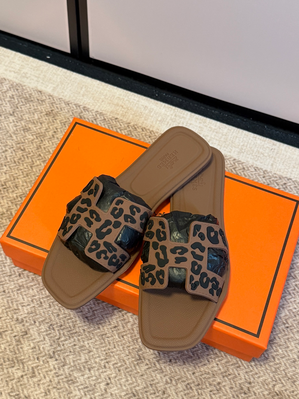 HERMÈS ORAN LEOPARD SLIDE SANDALS –  ICONIC H CUT-OUT – FULL SET – 1:1 HIGH END