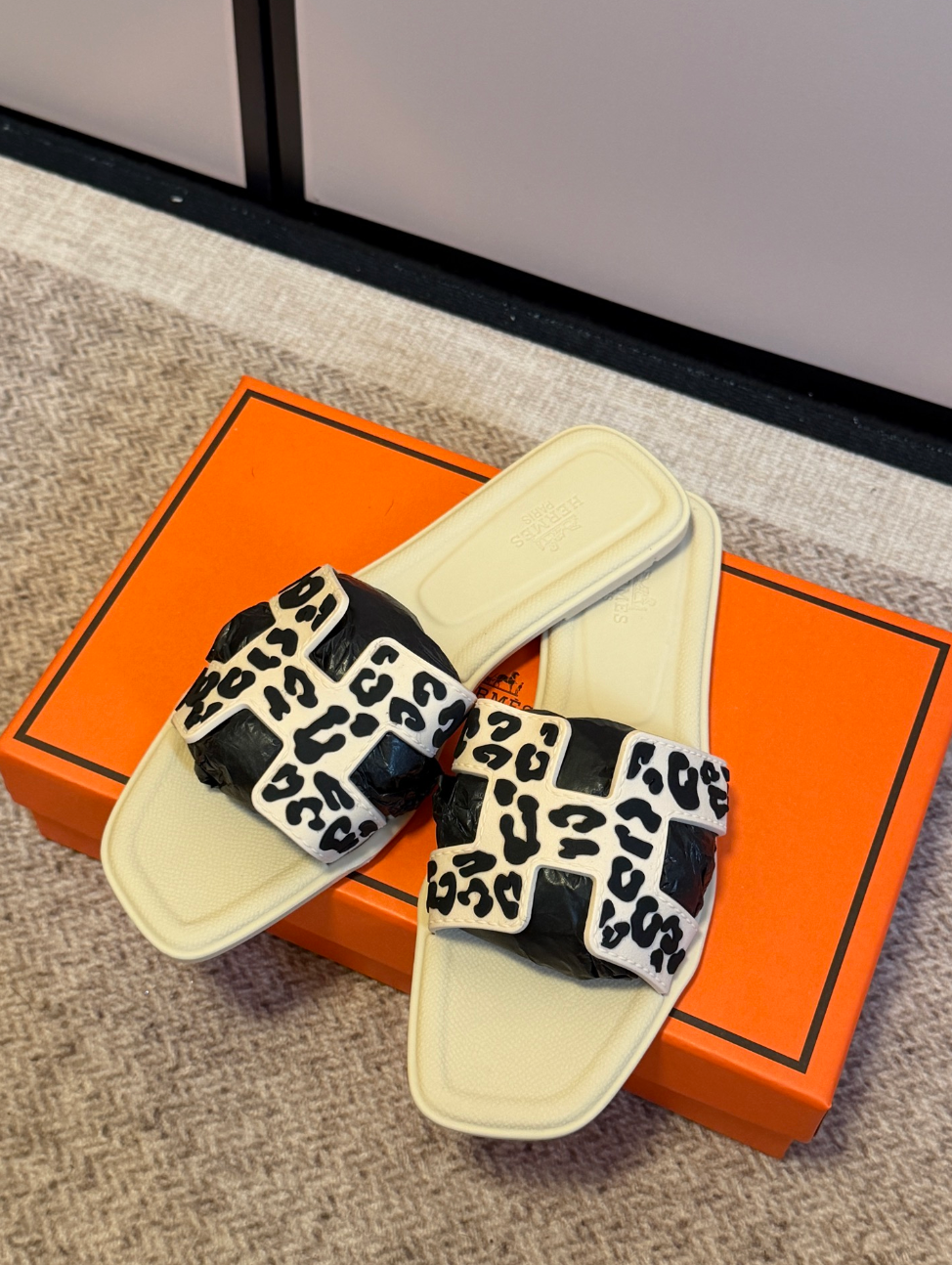 HERMÈS ORAN LEOPARD SLIDE SANDALS –  ICONIC H CUT-OUT – FULL SET – 1:1 HIGH END