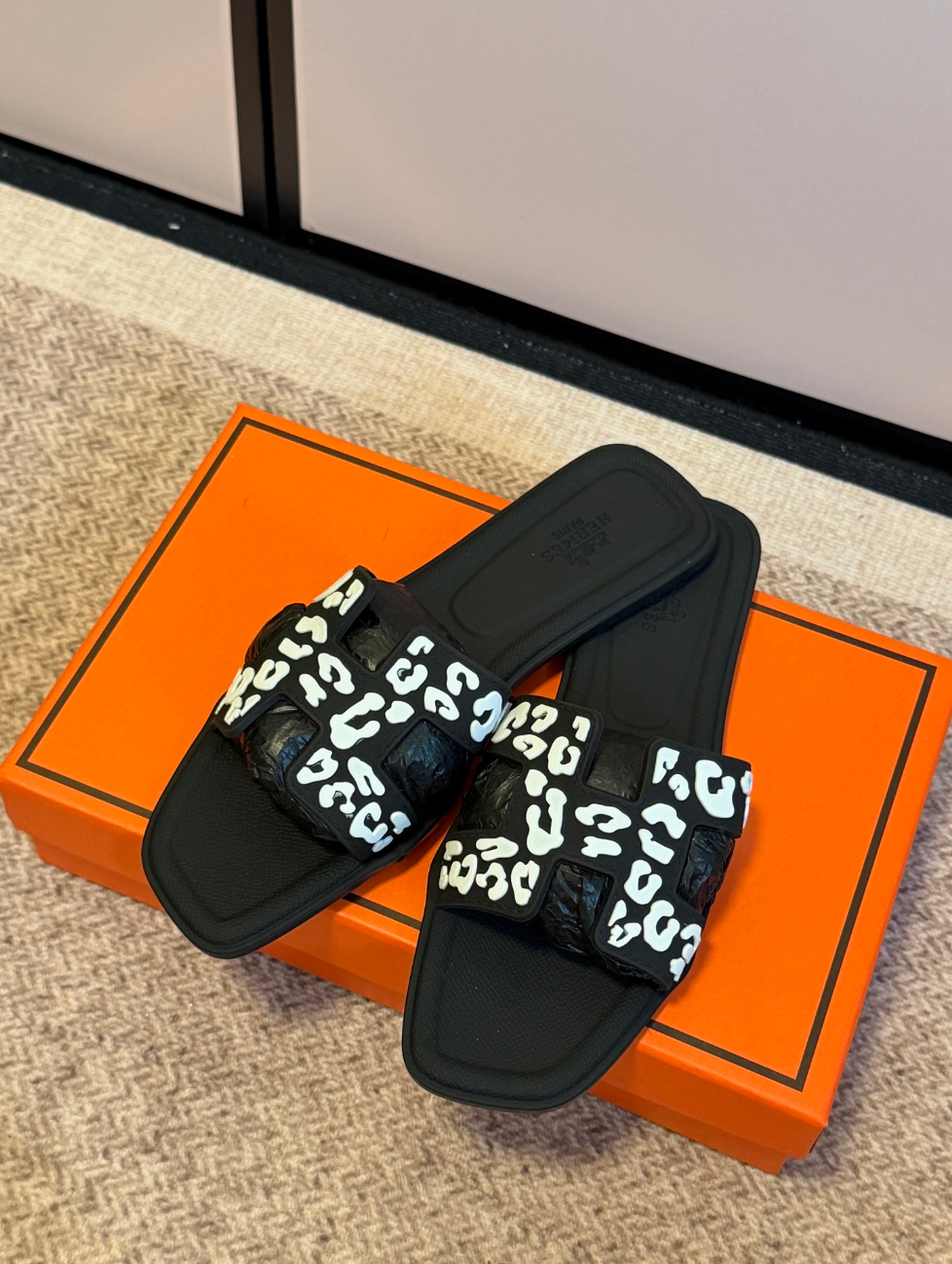 HERMÈS ORAN LEOPARD SLIDE SANDALS –  ICONIC H CUT-OUT – FULL SET – 1:1 HIGH END