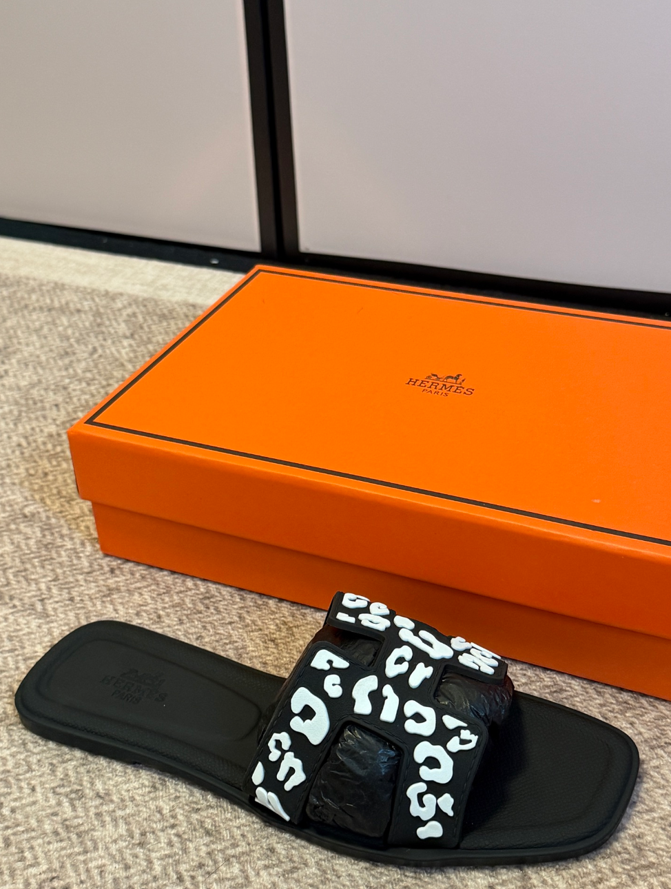 HERMÈS ORAN LEOPARD SLIDE SANDALS –  ICONIC H CUT-OUT – FULL SET – 1:1 HIGH END