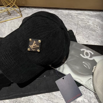 LOUIS VUITTON LV PATCH CAP – BLACK / WHITE / BEIGE  – 1:1 HIGH END