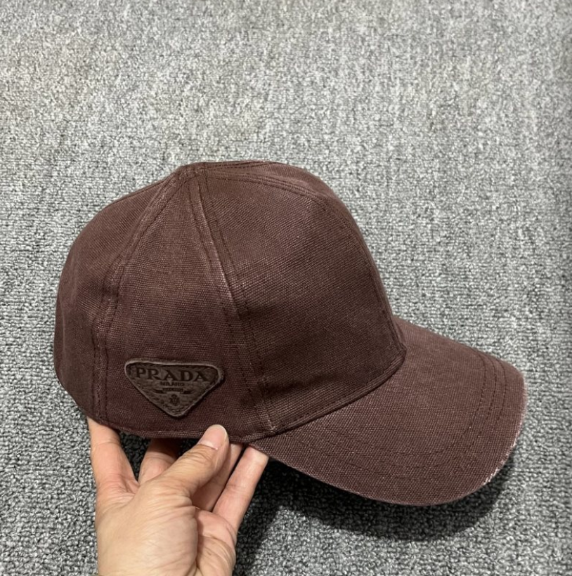 PRADA WASHED DENIM EMBROIDERED LOGO HEADWEAR – BASEBALL CAP & BUCKET HAT – COCOA BROWN / WASHED BLACK – 1:1 HIGH END