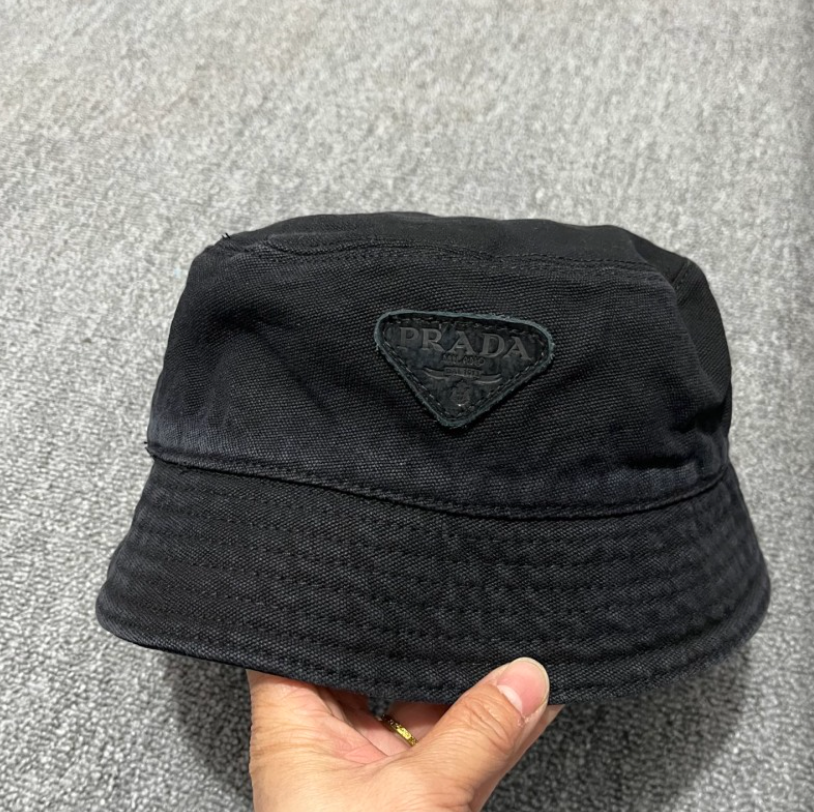 PRADA WASHED DENIM EMBROIDERED LOGO HEADWEAR – BASEBALL CAP & BUCKET HAT – COCOA BROWN / WASHED BLACK – 1:1 HIGH END