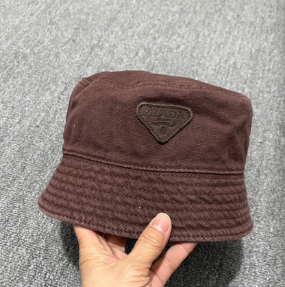 PRADA WASHED DENIM EMBROIDERED LOGO HEADWEAR – BASEBALL CAP & BUCKET HAT – COCOA BROWN / WASHED BLACK – 1:1 HIGH END