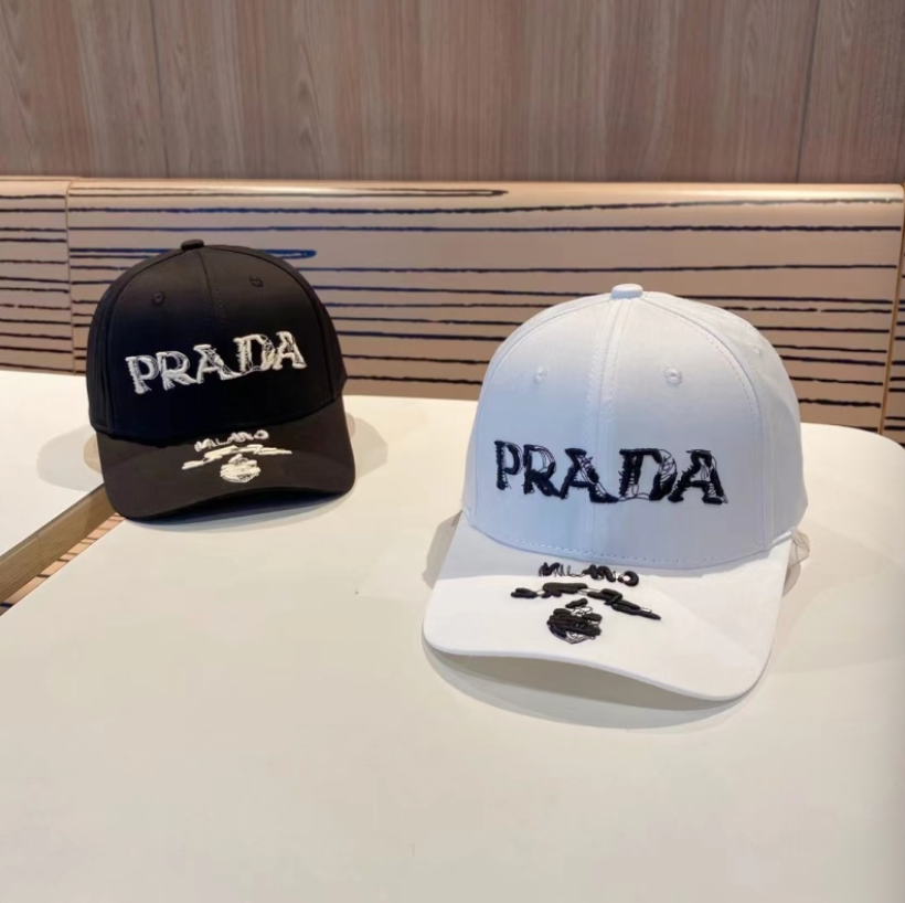 PRADA EMBROIDERED LOGO BASEBALL CAP – BLACK / WHITE – 1:1 HIGH END