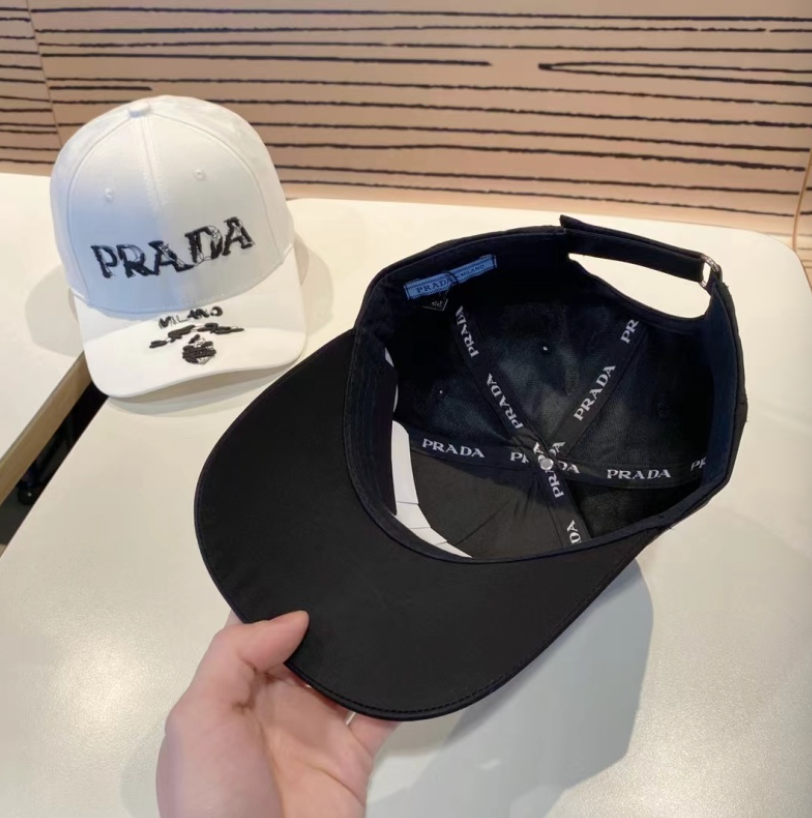 PRADA EMBROIDERED LOGO BASEBALL CAP – BLACK / WHITE – 1:1 HIGH END