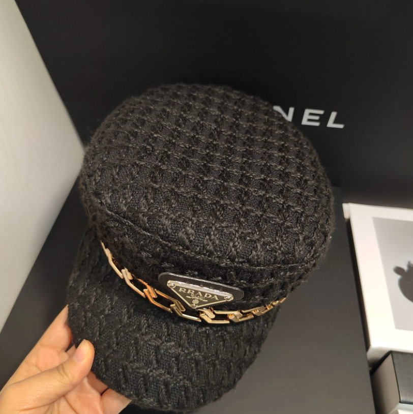 PRADA TRIANGLE CHAIN KNIT CAP– 1:1 HIGH END